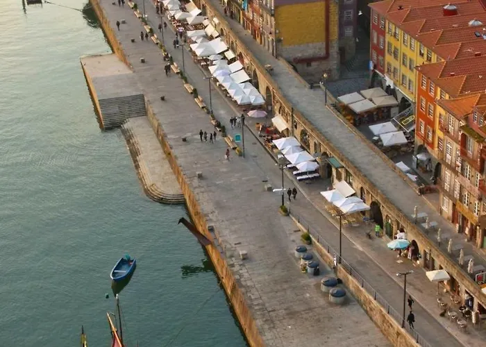 Апартаменты Bmyguest - Cardosas Stylish Порту